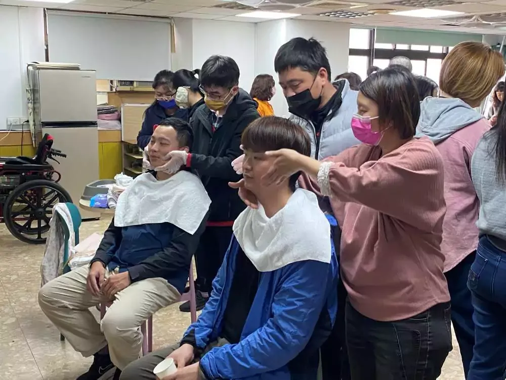 照顧服務員職前訓練